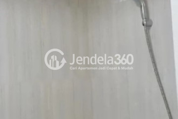 Bathroom 2BR Sentul Tower Apartment at Middle Floor