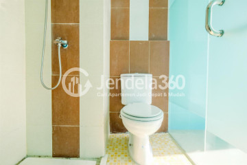 Bathroom High Floor Studio Apartment with City View at Saladdin Mansion