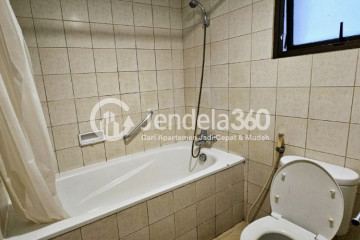Bathroom 3BR Apartment with City View at Horison Suites Residence