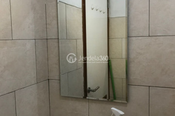 Bathroom Studio Apartment with City View at Margonda Residence