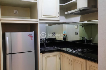 Kitchen Relaxed Studio Apartment High Floor with City View at Ancol Mansion Apartment