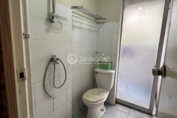 Bathroom Fancy 2BR Apartment at Modernland Golf Apartment Tower Biru