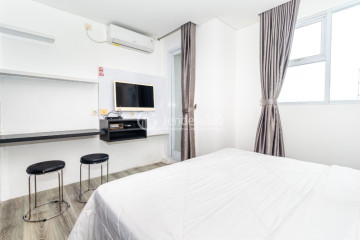 Bedroom Low Floor Studio Apartment with City View at Bintaro Icon Apartment