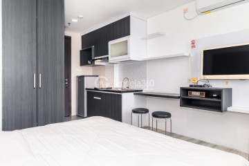 Bedroom Low Floor Studio Apartment with City View at Bintaro Icon Apartment