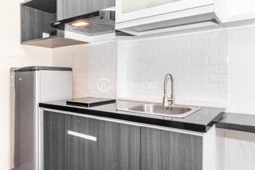Kitchen Low Floor Studio Apartment with City View at Bintaro Icon Apartment