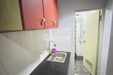 Kitchen 2BR Mutiara Bekasi Apartment at Tower B