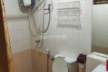 Bathroom 2BR Mediterania Gajah Mada Apartment at Tower B
