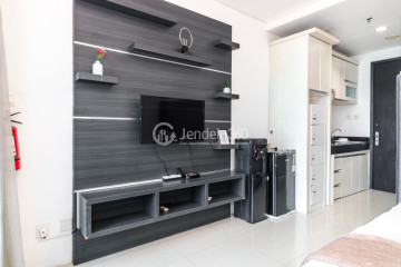 Bedroom High Floor Studio Apartment with City View at GP Plaza Apartment