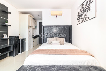 Bedroom High Floor Studio Apartment with City View at GP Plaza Apartment