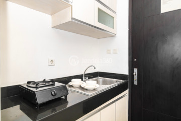 Kitchen High Floor Studio Apartment with City View at GP Plaza Apartment