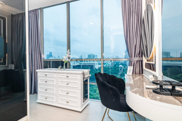 Bedroom 1 High Floor 4BR Apartment with City View at GP Plaza Apartment
