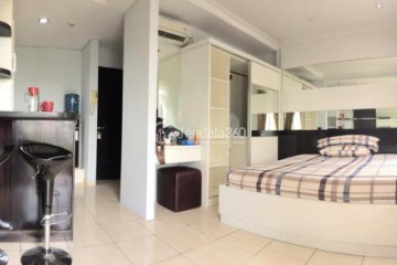 Bedroom Homey Studio Apartment Low Floor with City View at Gardenia Boulevard Apartment