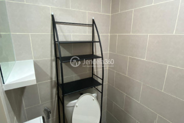 Bathroom Middle Floor Studio Apartment with City View at Mahata Serpong Apartment