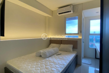 Bedroom Middle Floor Studio Apartment with City View at Mahata Serpong Apartment