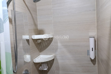 Bathroom Low Floor Studio Apartment with City View at Silk Town Apartment