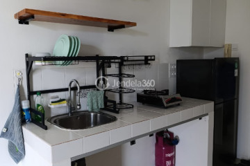 Kitchen Low Floor Studio Apartment with City View at Silk Town Apartment
