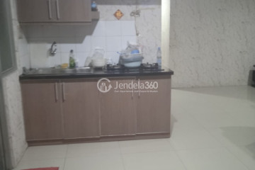 Kitchen Cozy 3BR Apartment High Floor with City View at Green Central City Apartment