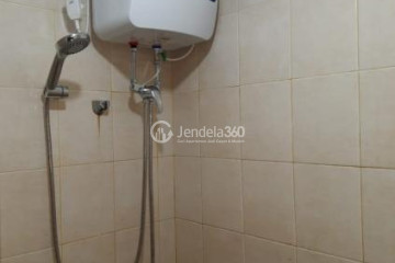 Bathroom Middle Floor Studio Apartment with City View at Sunter Park View Apartment