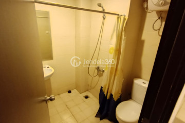Bathroom Lovely 1BR Apartment Low Floor with City View at Saveria Apartment