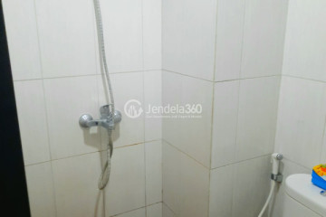 Bathroom Elegant Studio Apartment Low Floor with City View at Monroe Jababeka Apartment
