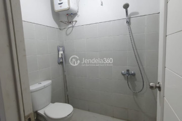 Bathroom Low Floor 2BR Apartment with  View at Begawan Malang Apartment