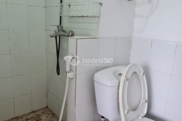 Bathroom Low Floor 2BR Apartment with  View at The Jarrdin Cihampelas Apartment