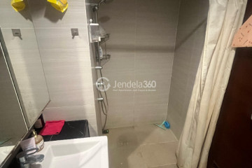 Bathroom Studio The Crest West Vista Puri Apartment at High Floor