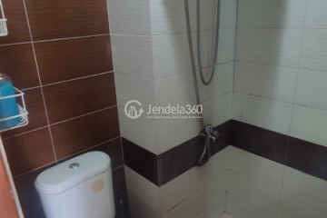 Bathroom Studio Apartment with City View at Margonda Residence 3