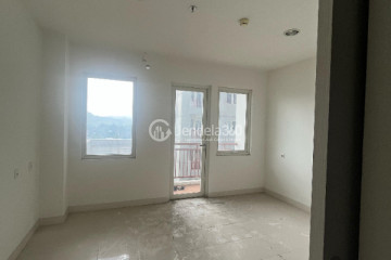 Bedroom Good Deal Studio Apartment at Sentul Tower Apartment Tower A