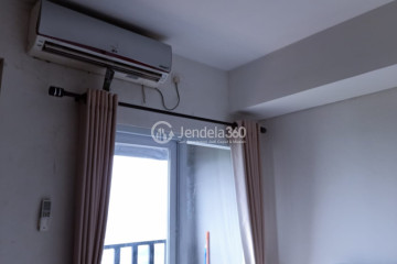 Bedroom Studio Skyline Paramount Serpong Apartment at Middle Floor