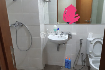 Bathroom Affordable 1BR Apartment High Floor with  View at Condominium Green Bay Pluit SeaView