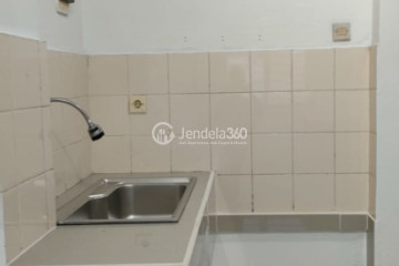Kitchen 2BR City Park Apartment at Low Floor