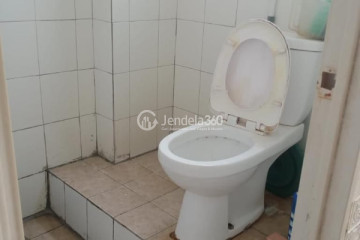 Bathroom Low Floor Studio Apartment with  View at Delta Cakung Apartment