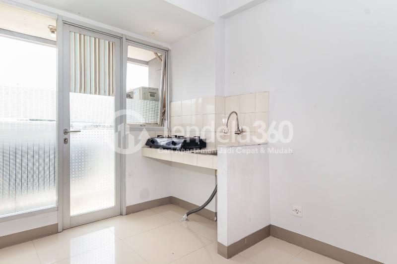 Kitchen 2BR Bintaro Park View Apartment at Low Floor