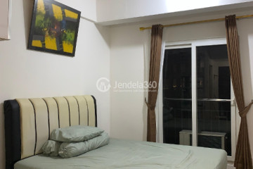 Bedroom Simply Look Studio Apartment at Sunter Park View Apartment Low Floor