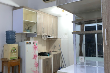 Kitchen Simply Look Studio Apartment at Sunter Park View Apartment Low Floor