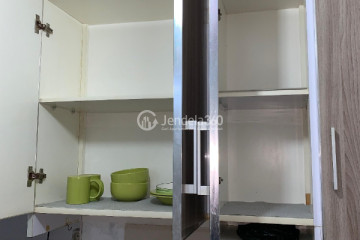 Kitchen Simply Look Studio Apartment at Sunter Park View Apartment Low Floor