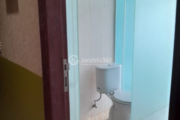 Bathroom 1BR Saladdin Mansion Apartment at Low Floor