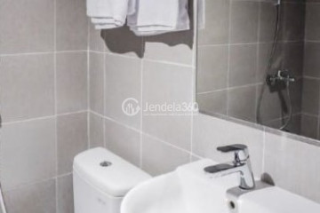 Bathroom Strategic Location 1BR Apartment Middle Floor with City View at Bintaro Icon Apartment
