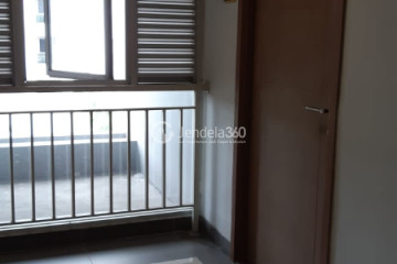 Balcony 2BR Bintaro Park View Apartment at Low Floor