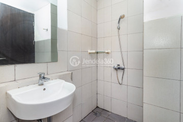 Bathroom Studio Bintaro Icon Apartment at Middle Floor