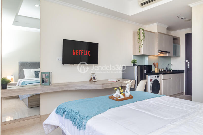 Bedroom Lovely Studio Apartment Low Floor with City View at Menteng Park