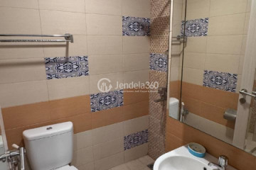 Bathroom Modern Studio Apartment at Gardenia Boulevard Apartment Middle Floor