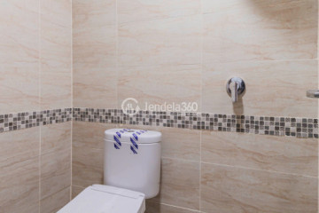 Bathroom Homey Studio Apartment Low Floor with  View at B Residence BSD
