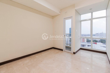 Bedroom Homey Studio Apartment Low Floor with  View at B Residence BSD