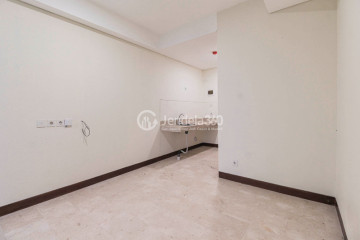Bedroom Homey Studio Apartment Low Floor with  View at B Residence BSD