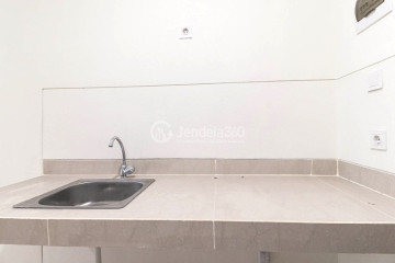 Kitchen Homey Studio Apartment Low Floor with  View at B Residence BSD