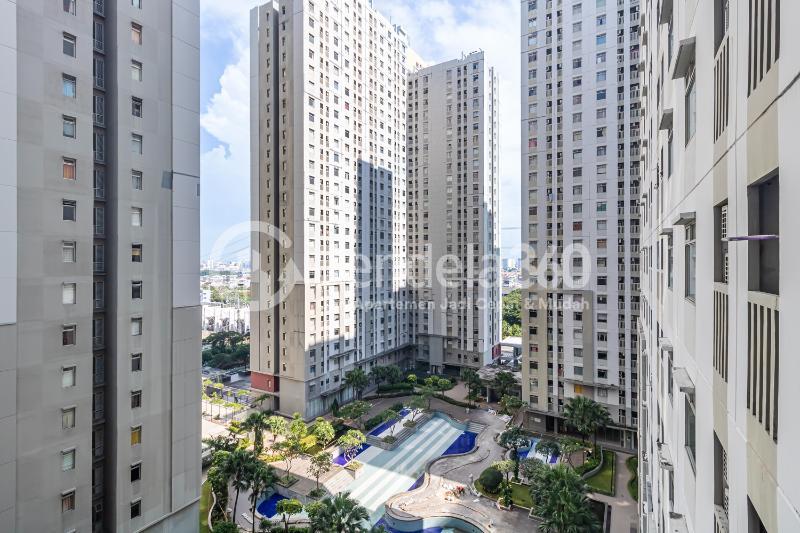 Balcony Strategic Location Studio Apartment at Green Bay Pluit Apartment Low Floor