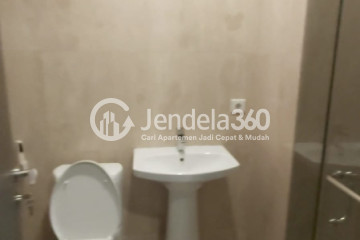 Bathroom Studio Sudirman Suites Jakarta Apartment at Low Floor