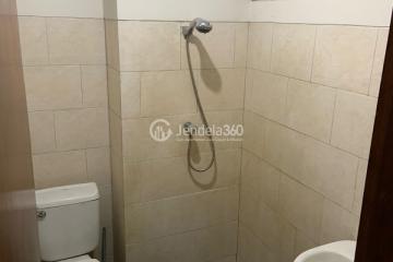 Bathroom Homey Studio Apartment at Margonda Residence Tower Margonda Residence 1